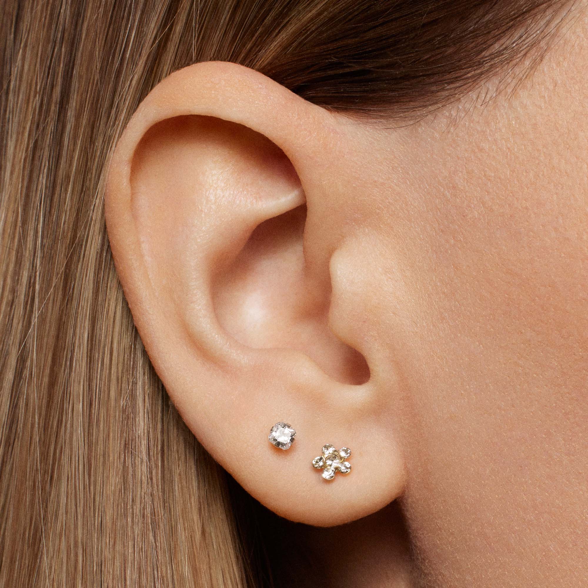 14k .10ct Diamond Studs - Image 2